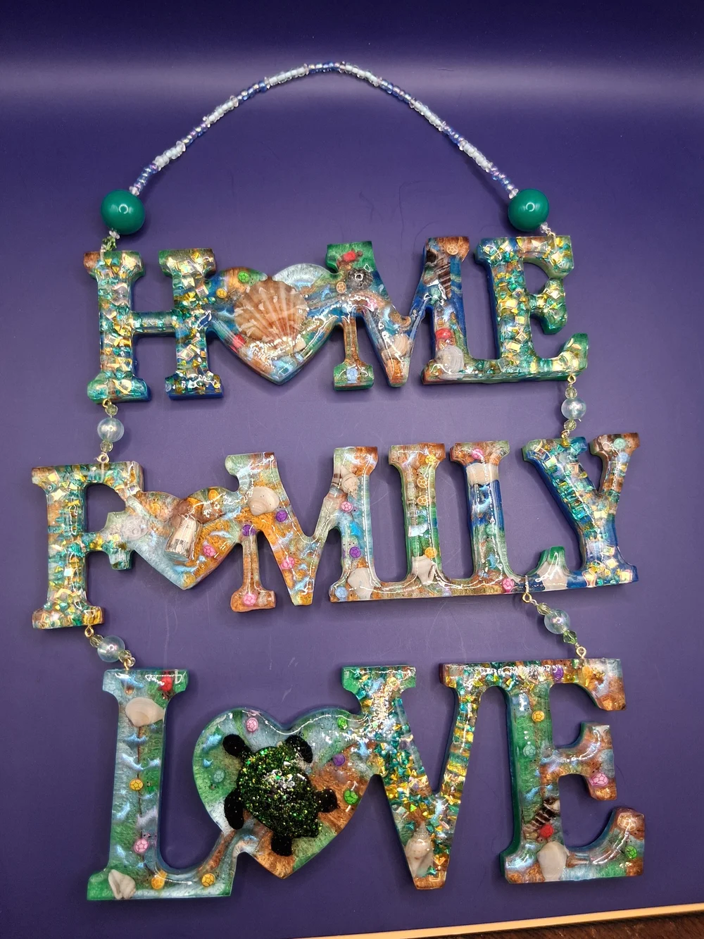 HOME FAMILY LOVE Resin Hanging Wall Art - Multicolor